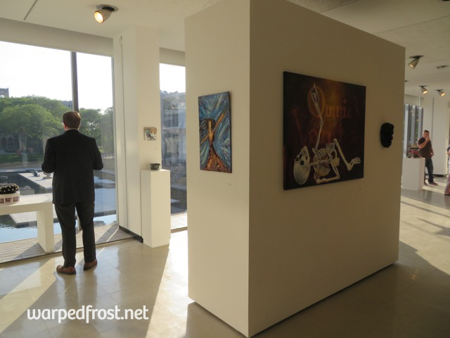 It's in shadow, but you get the point.